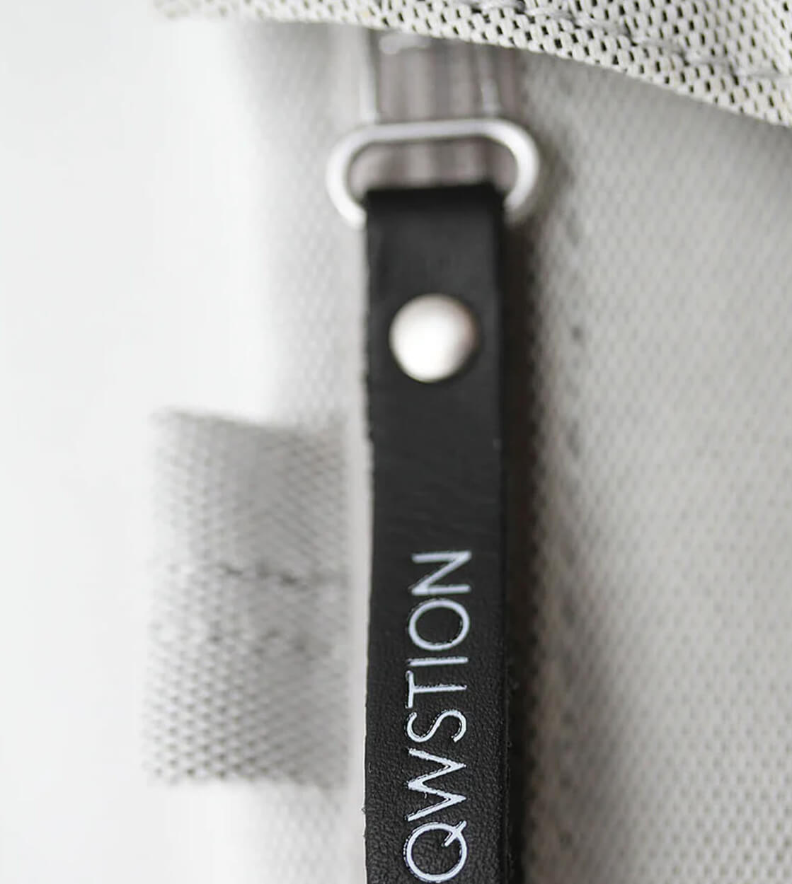 Qwstion Bananatex Daypack gravel black leather