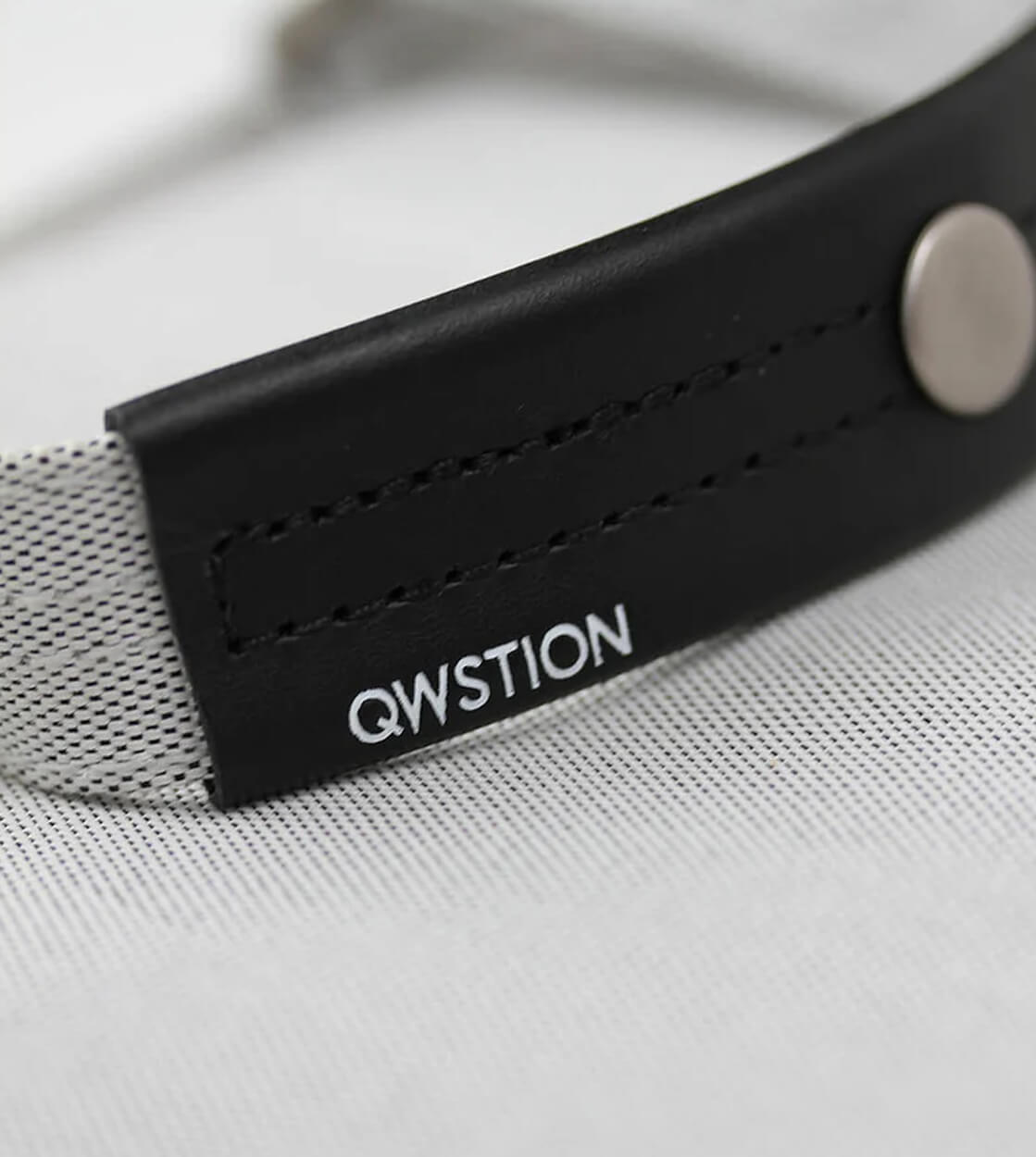 Qwstion Bananatex Daypack gravel black leather