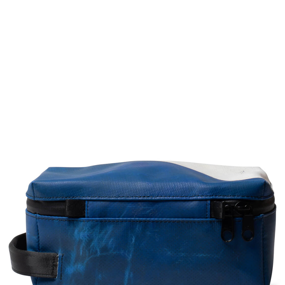 Freitag Toiletry Kit Wayne blue/white