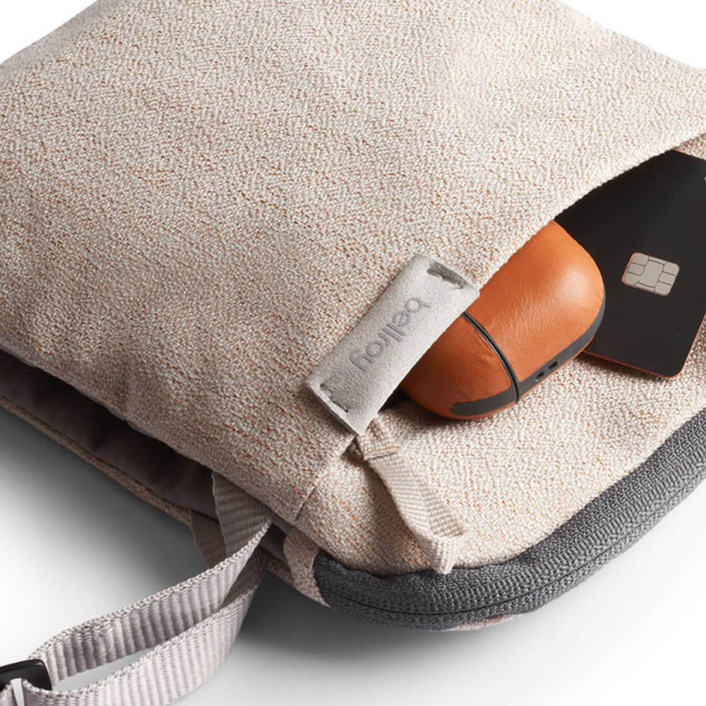 
                      
                        Bellroy Bag City Pouch beige saltbush
                      
                    