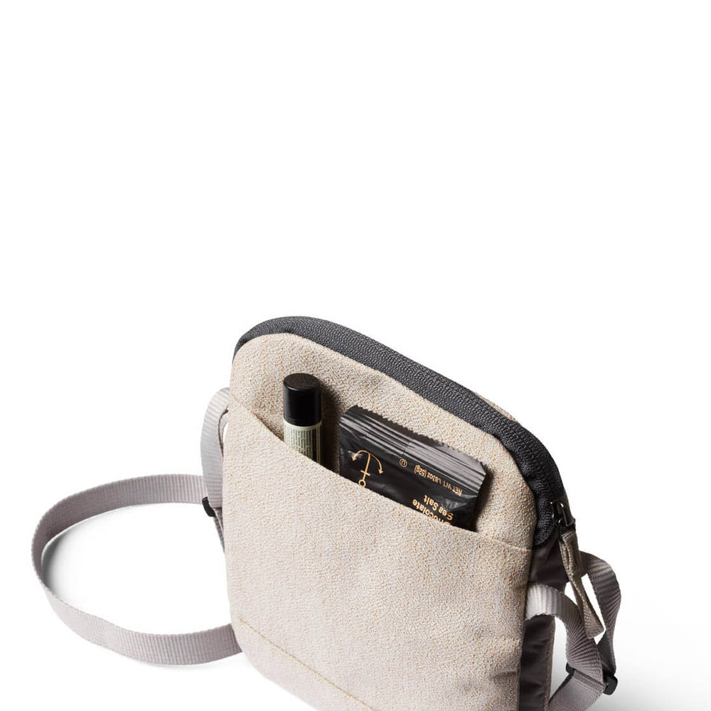 
                      
                        Bellroy Bag City Pouch beige saltbush
                      
                    