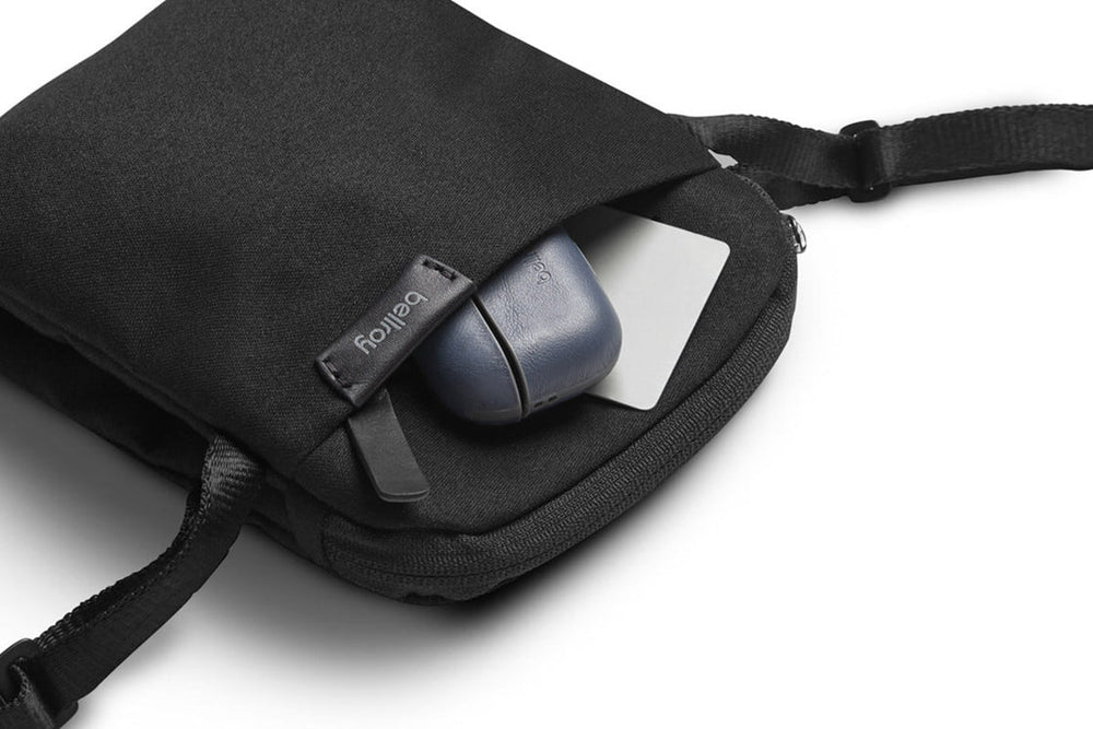 
                      
                        Bellroy Bag City Pouch black melbourne
                      
                    