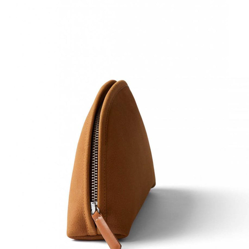 
                      
                        Bellroy Classic Pouch Leather brown tan
                      
                    