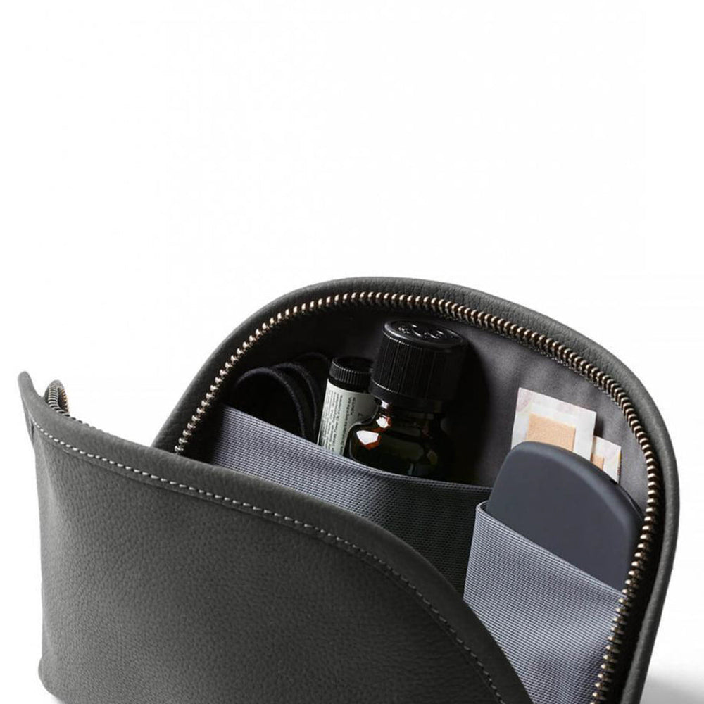
                      
                        Bellroy Classic Pouch Leather grey charcoal
                      
                    