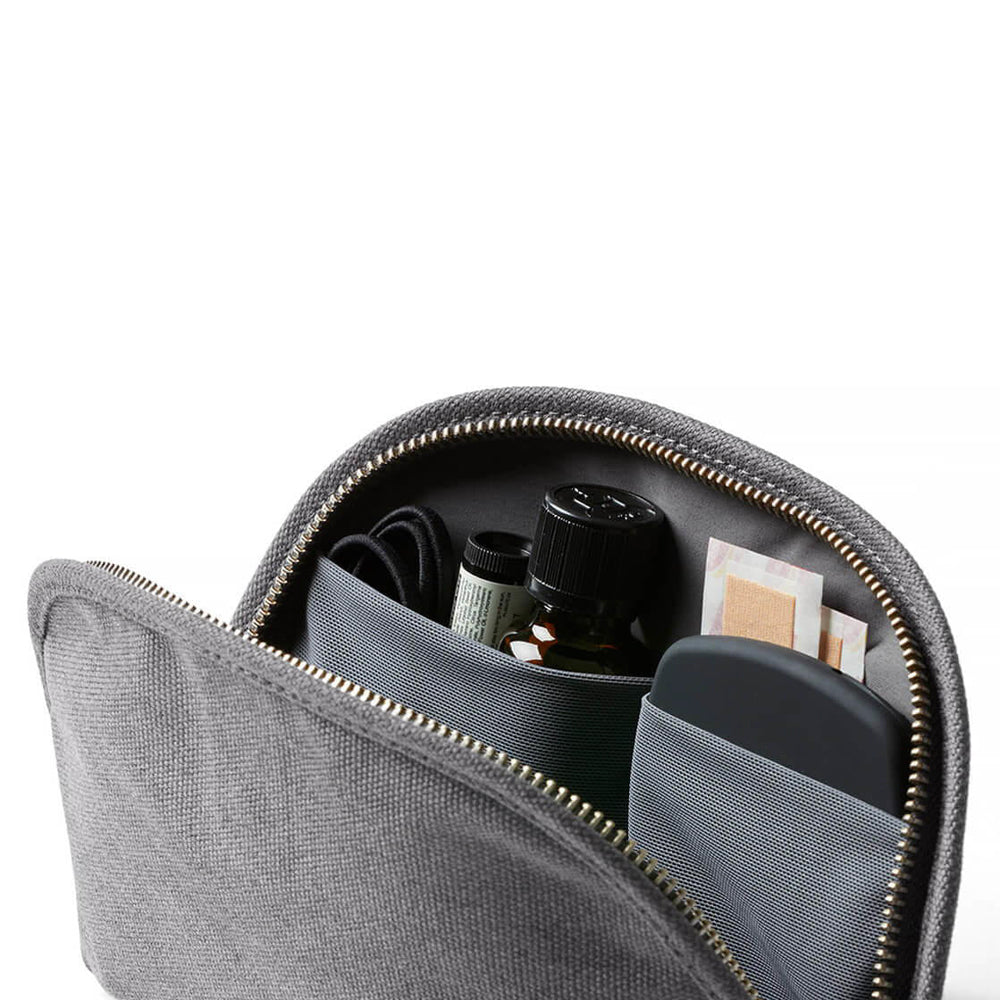 
                      
                        Bellroy Classic Pouch grey mid
                      
                    