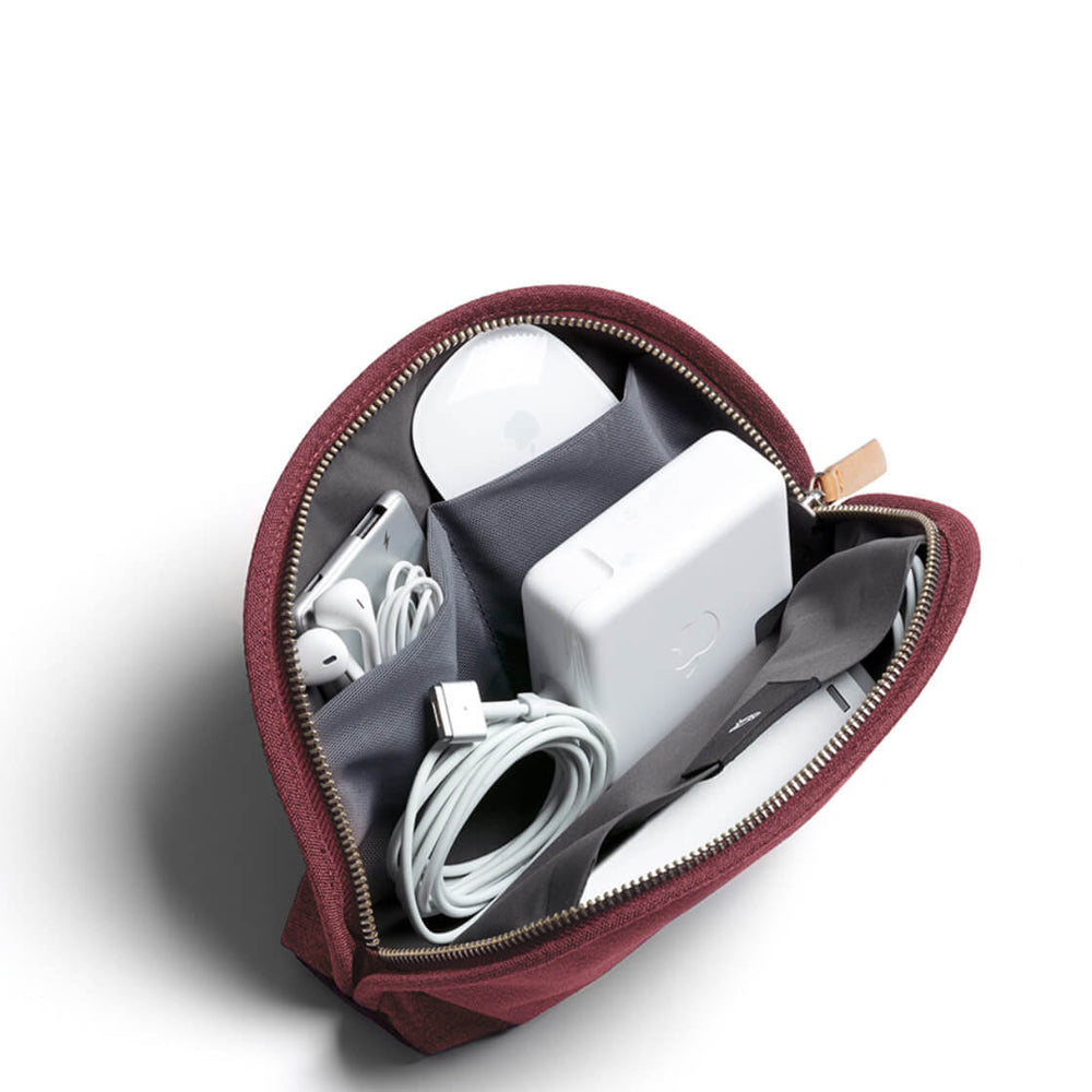 
                      
                        Bellroy Classic Pouch red earth
                      
                    