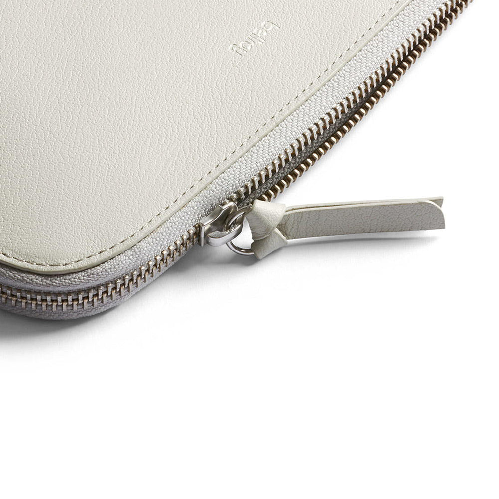 
                      
                        Bellroy Clutch grey alabaster
                      
                    