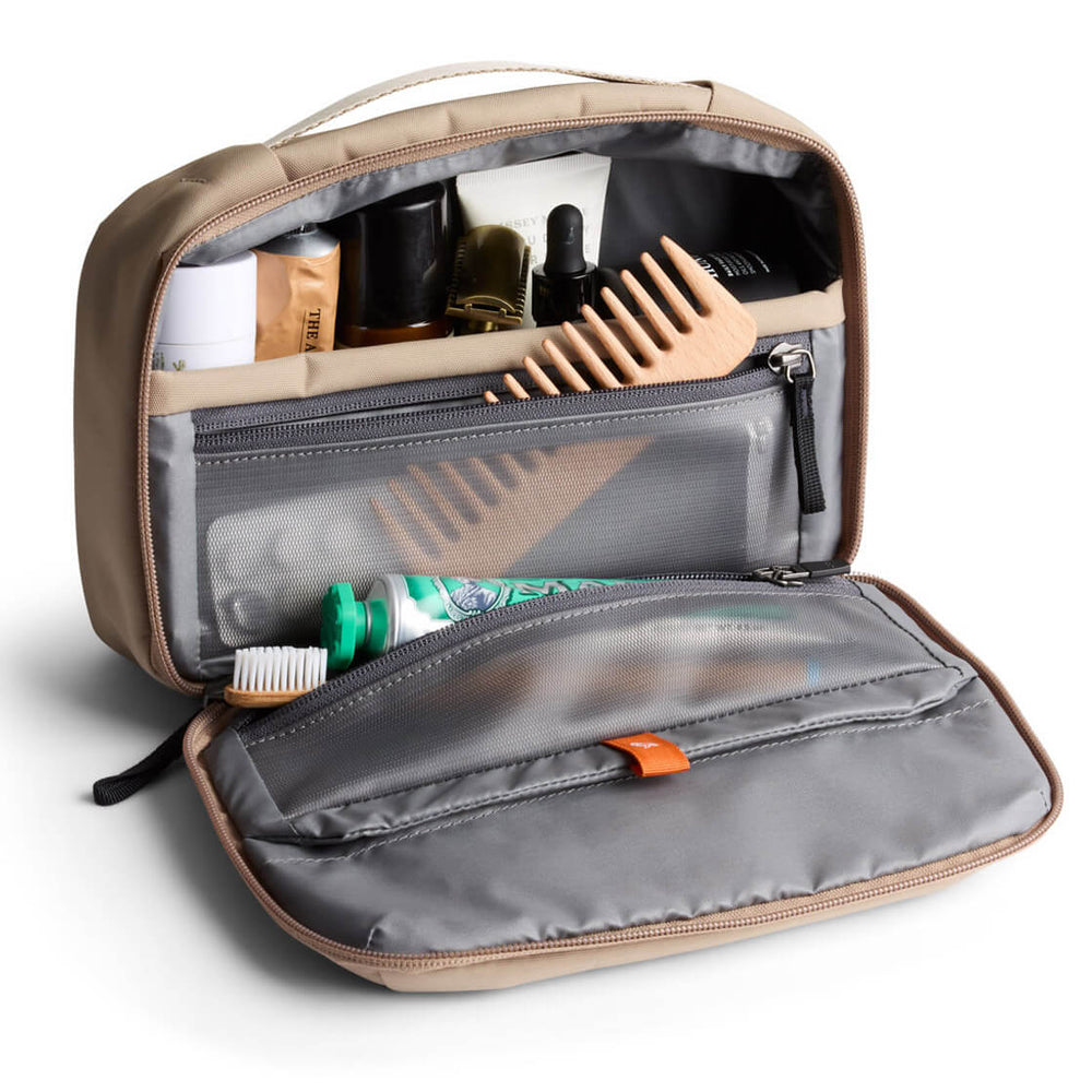 
                      
                        Bellroy Hanging Toiletry Kit beige stone
                      
                    