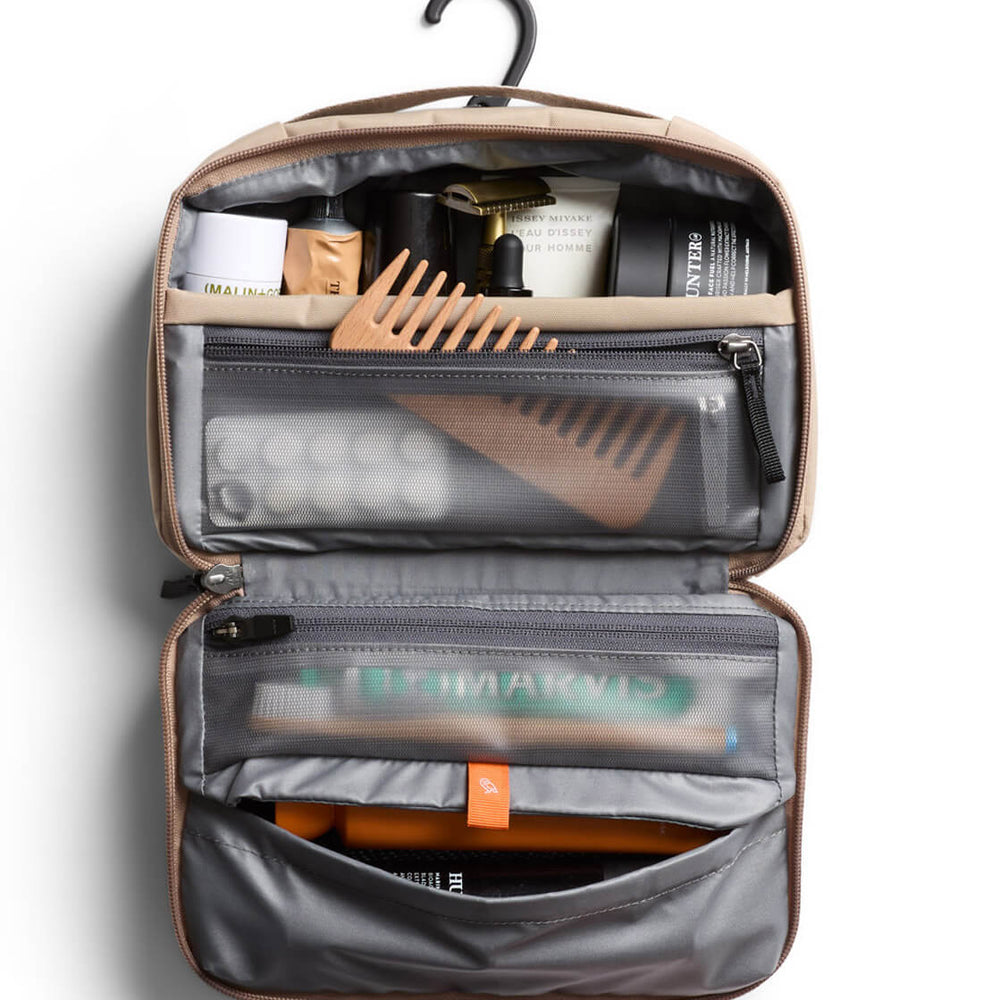 
                      
                        Bellroy Hanging Toiletry Kit beige stone
                      
                    