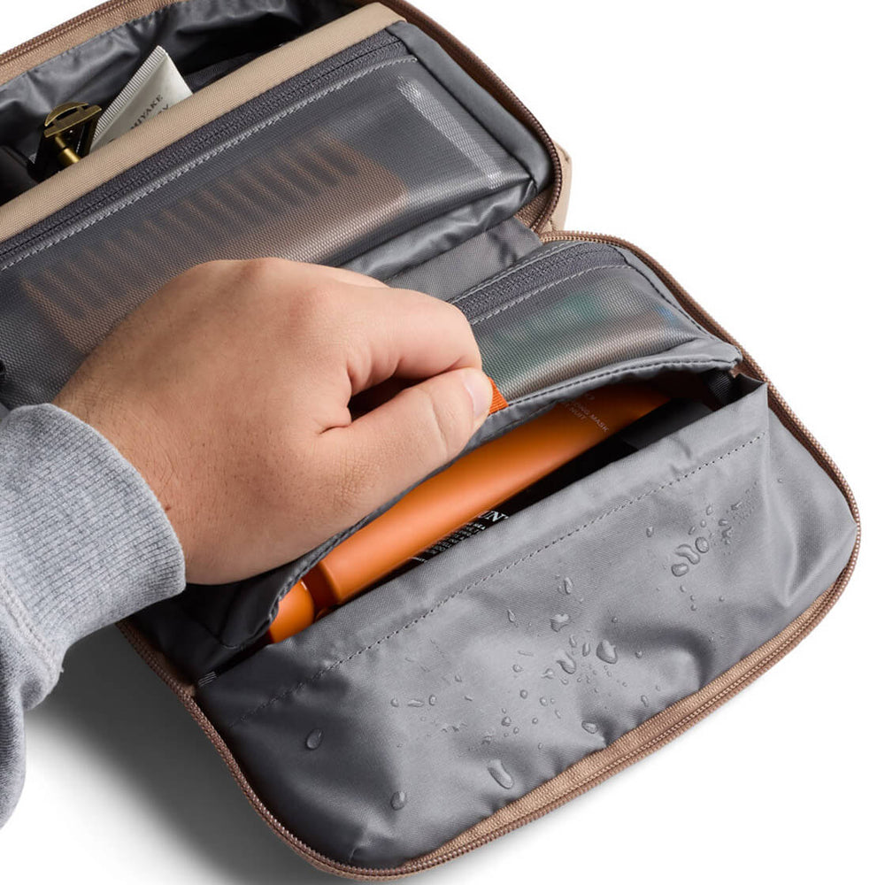 
                      
                        Bellroy Hanging Toiletry Kit beige stone
                      
                    
