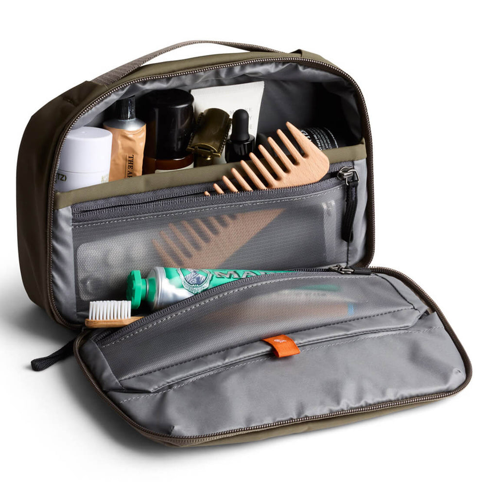 
                      
                        Bellroy Hanging Toiletry Kit green sea kelp
                      
                    