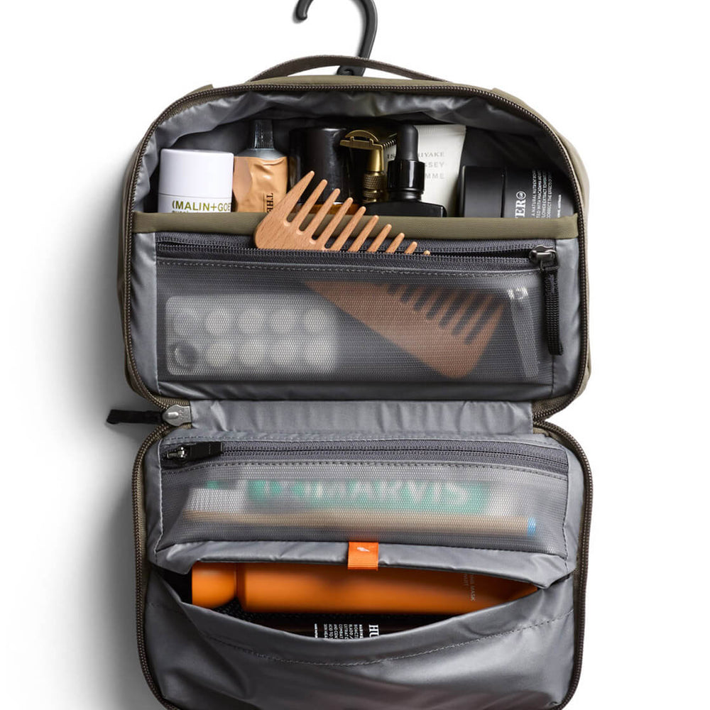 
                      
                        Bellroy Hanging Toiletry Kit green sea kelp
                      
                    
