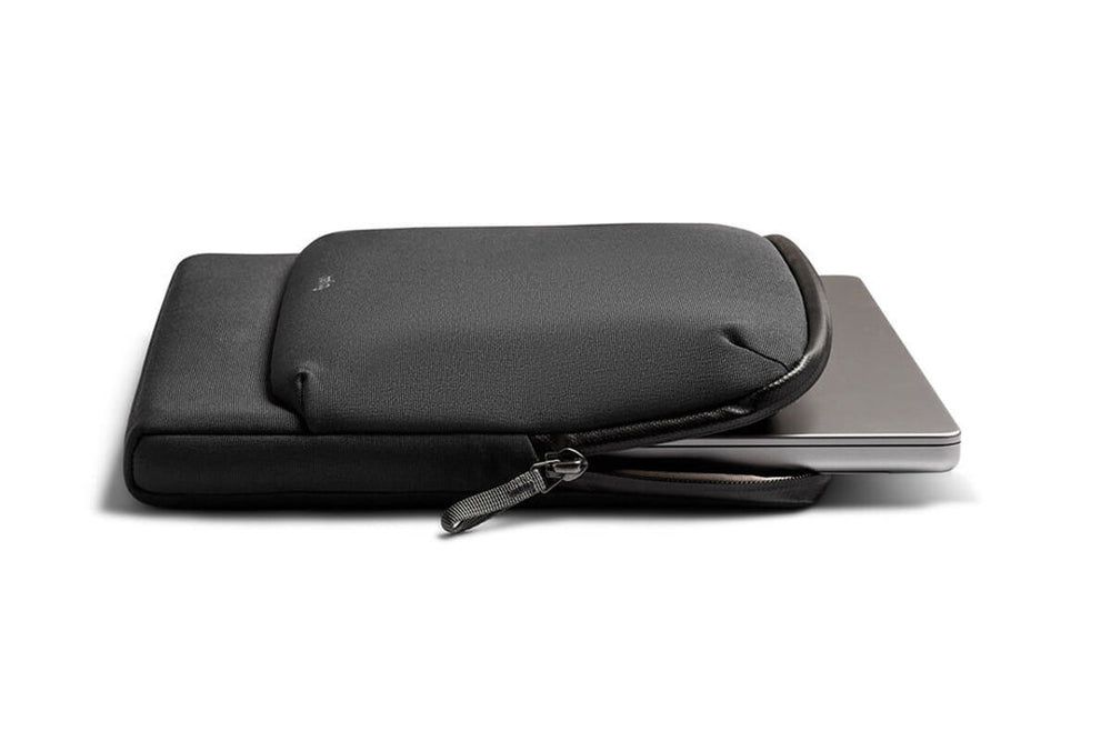 
                      
                        Bellroy Laptop Sleeve Caddy 14 Zoll black slate
                      
                    