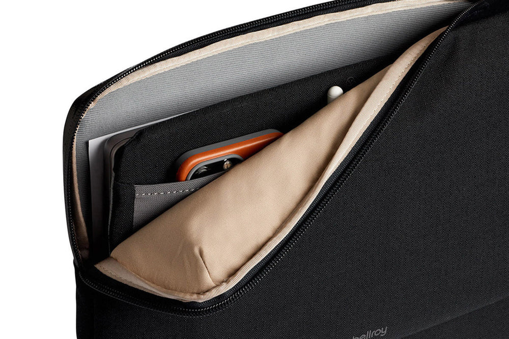 
                      
                        Bellroy Laptop Sleeve Caddy 14 Zoll black
                      
                    