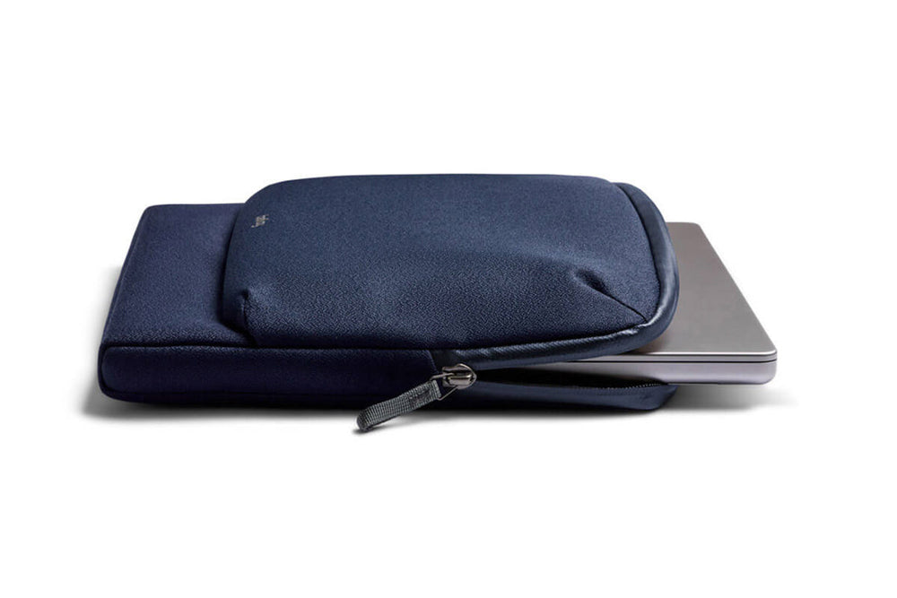 
                      
                        Bellroy Laptop Sleeve Caddy 14 Zoll blue navy
                      
                    