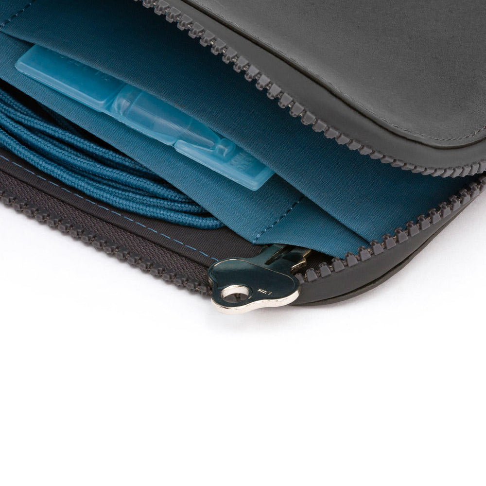 
                      
                        Bellroy Phone Pocket All-Conditions Essentials grey charcoal
                      
                    