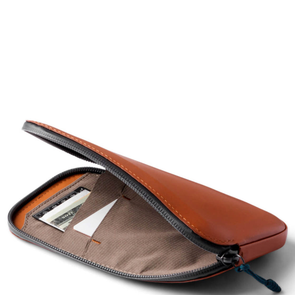 
                      
                        Bellroy Phone Pocket Plus All-Conditions brown bronze
                      
                    