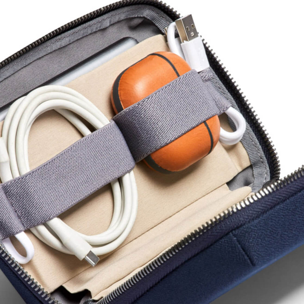 
                      
                        Bellroy Tech Kit Compact blue navy
                      
                    