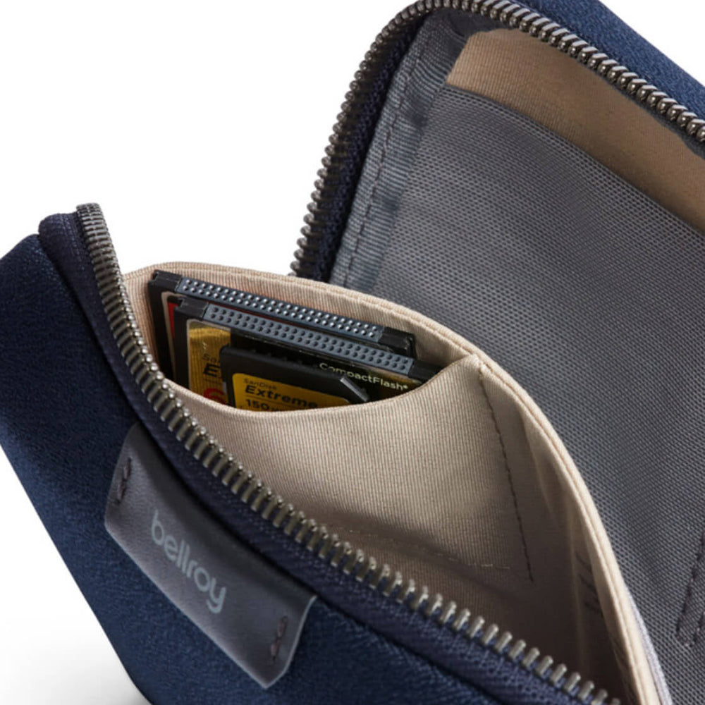 
                      
                        Bellroy Tech Kit Compact blue navy
                      
                    