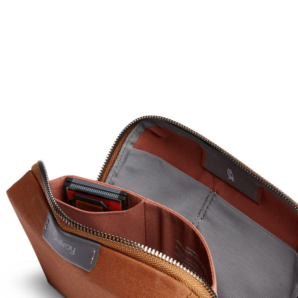 
                      
                        Bellroy Tech Kit Compact brown bronze
                      
                    