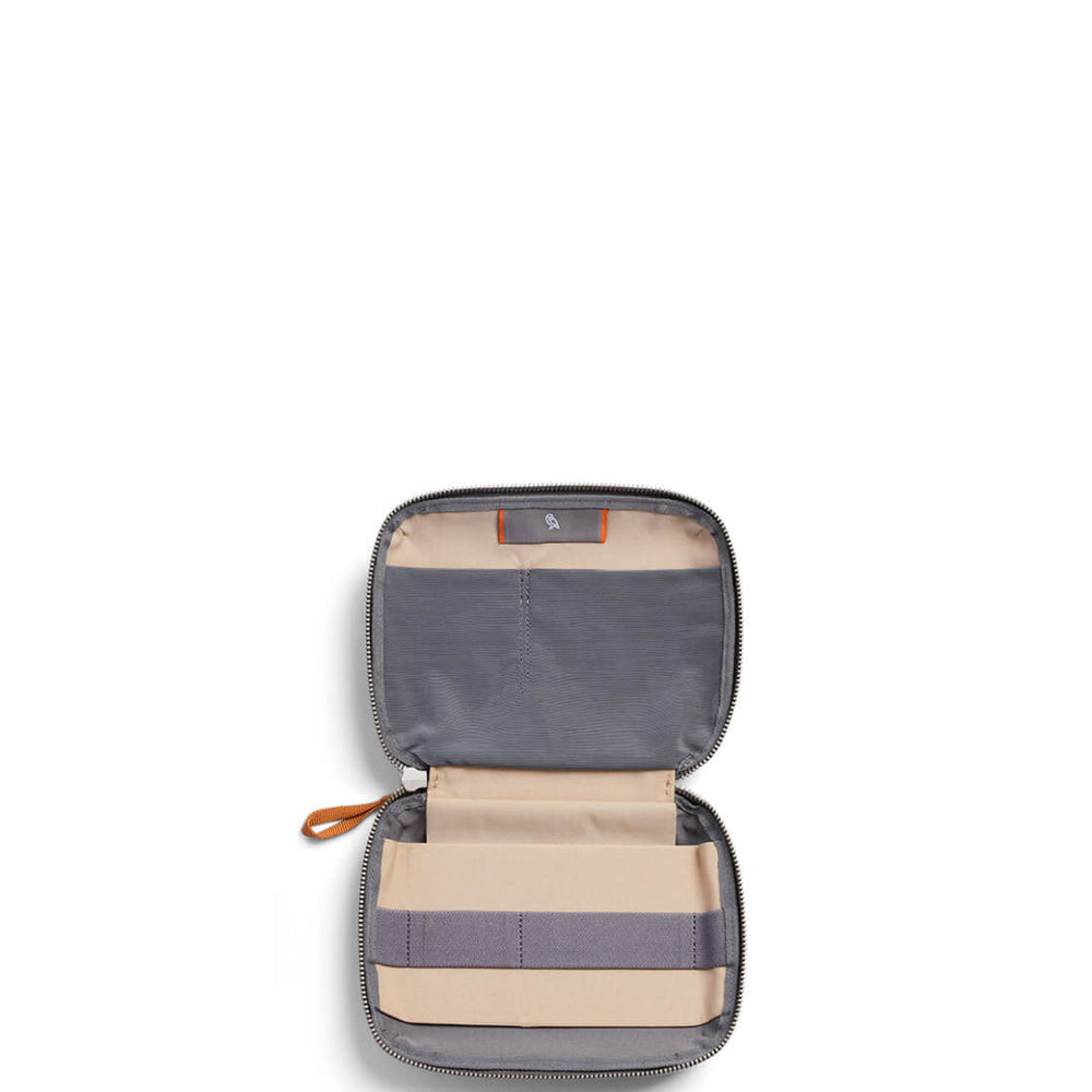 
                      
                        Bellroy Tech Kit Compact grey limestone
                      
                    