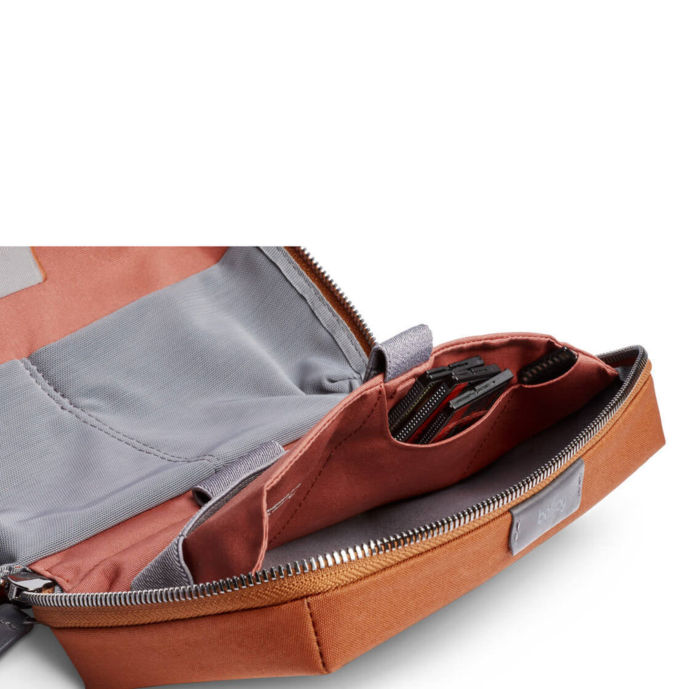 
                      
                        Bellroy Tech Kit brown bronze
                      
                    