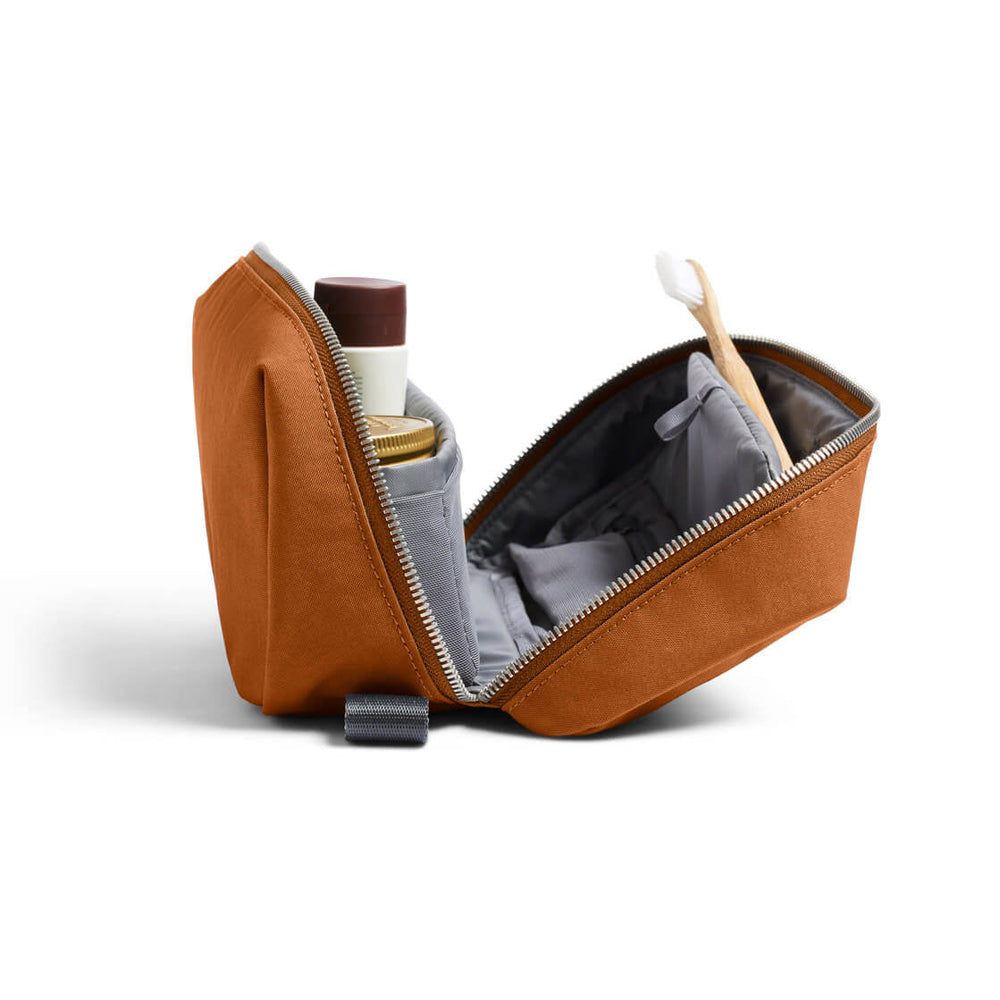 
                      
                        Bellroy Toiletry Kit Plus brown bronze
                      
                    