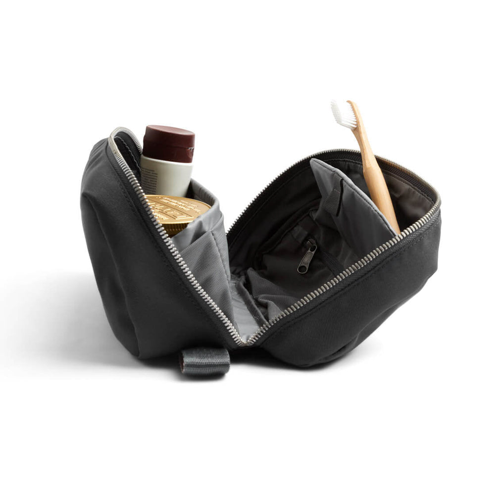 
                      
                        Bellroy Toiletry Kit Plus grey slate
                      
                    