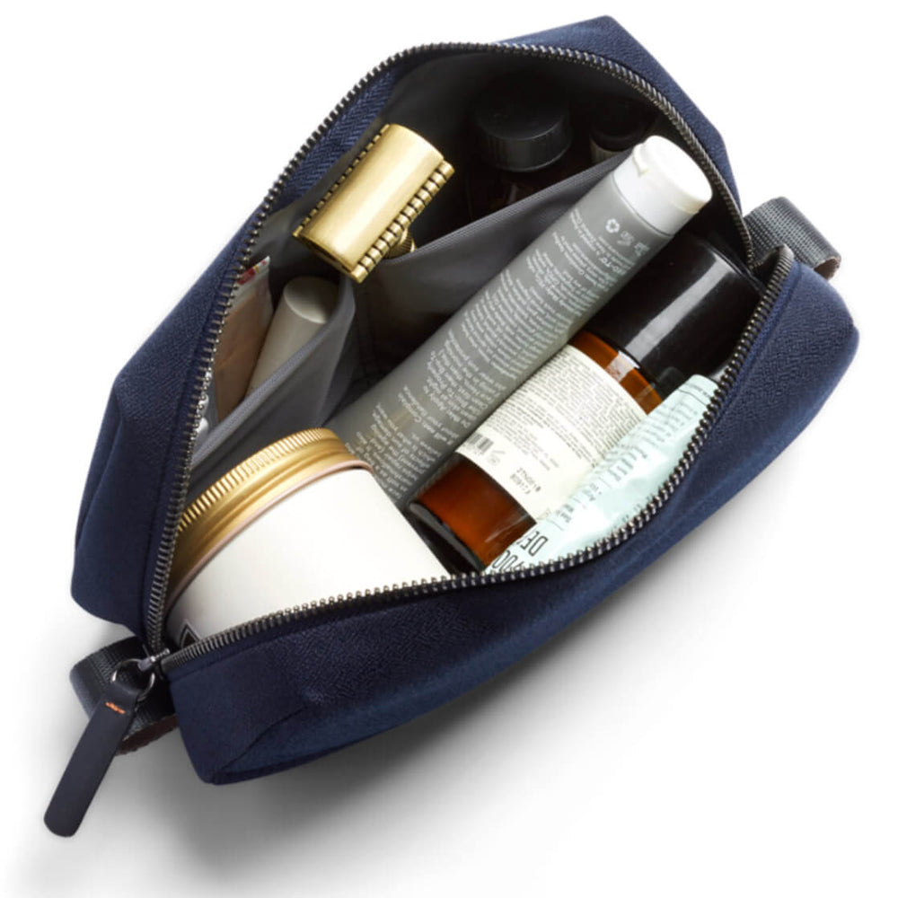 
                      
                        Bellroy Toiletry Kit blue navy
                      
                    