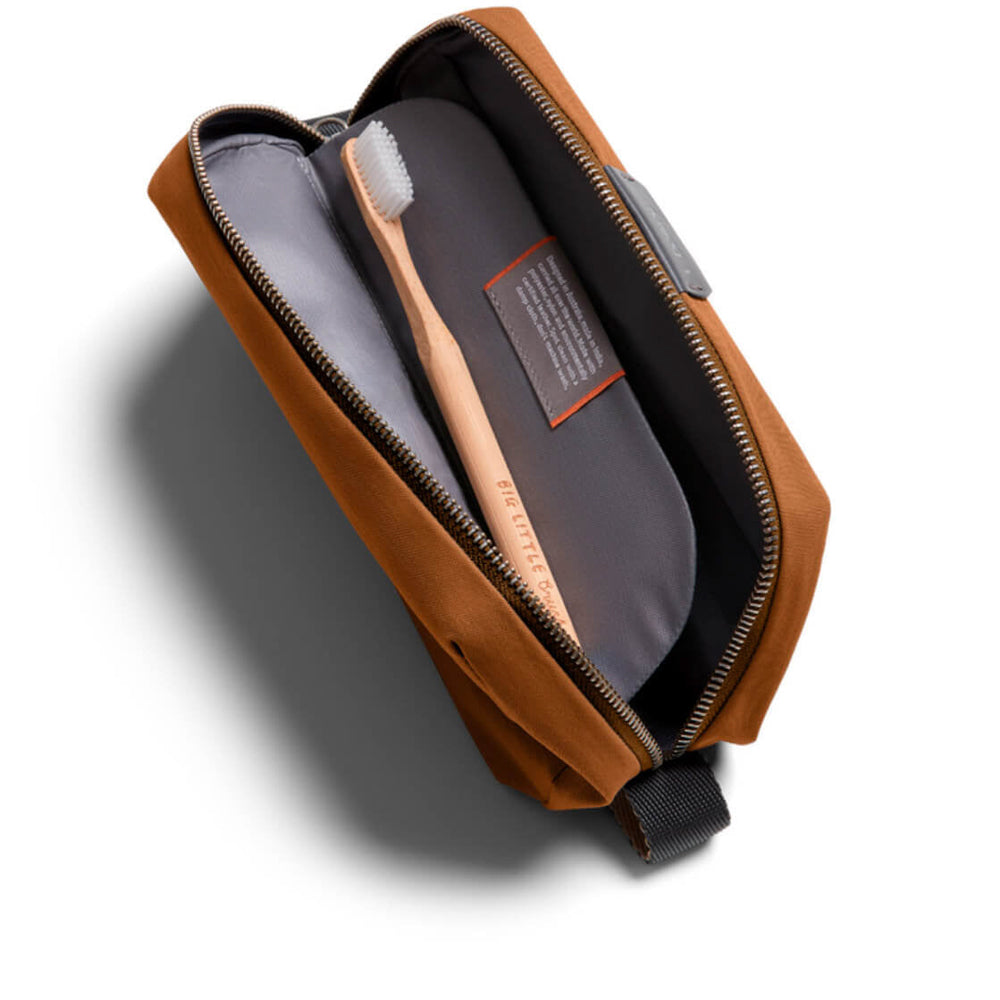 
                      
                        Bellroy Toiletry Kit brown bronze
                      
                    