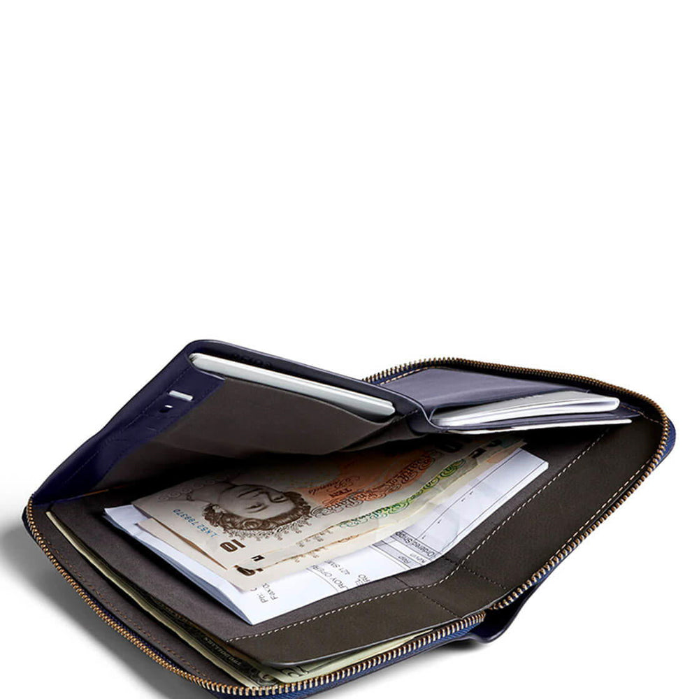 
                      
                        Bellroy Travel Folio RFID blue navy
                      
                    