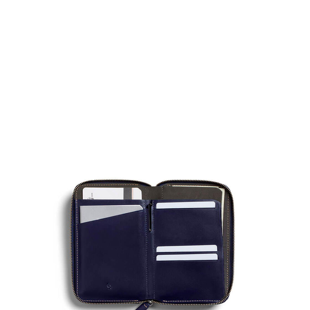 
                      
                        Bellroy Travel Folio RFID blue navy
                      
                    
