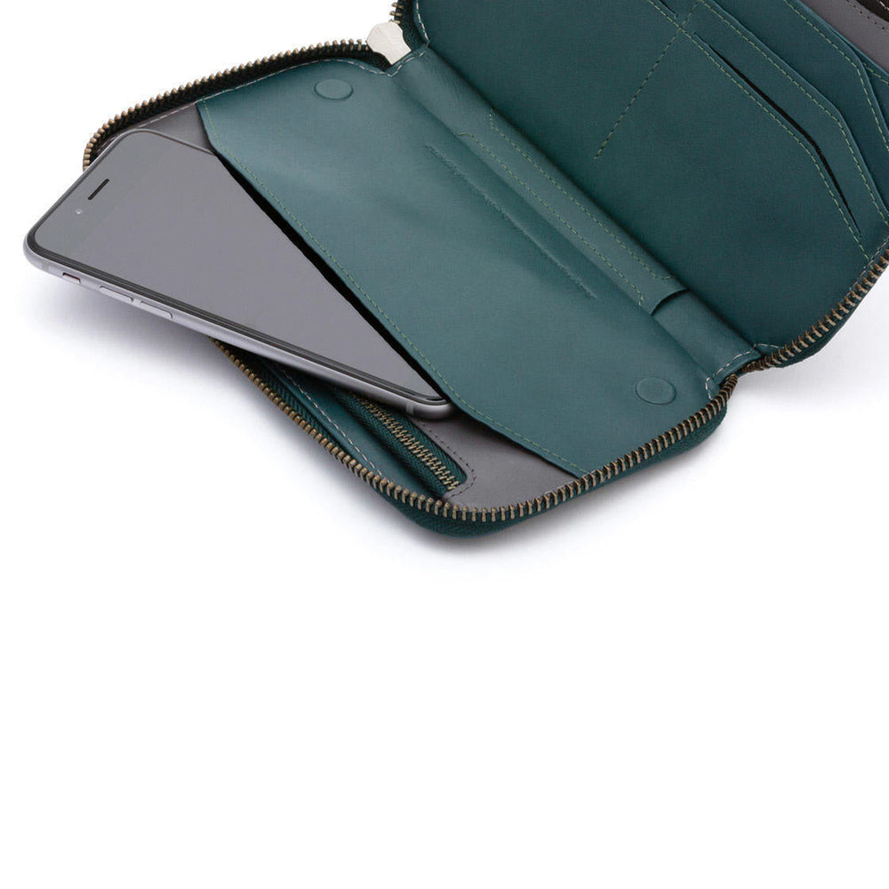 
                      
                        Bellroy Wallet Carry Out green teal
                      
                    