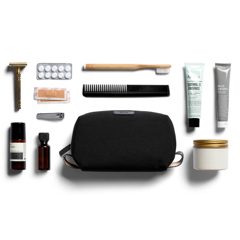 
                      
                        Bellroy Washbag Dopp Kit black
                      
                    