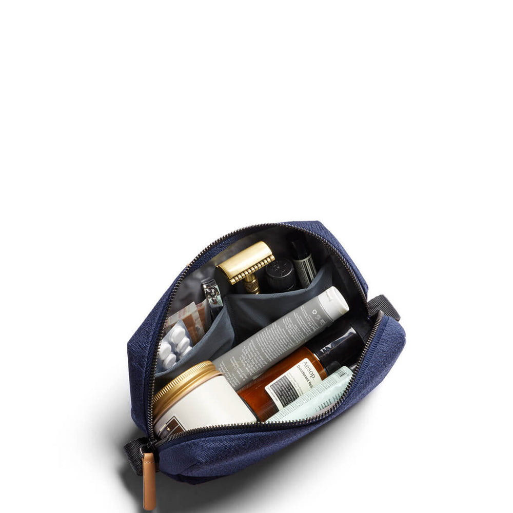 
                      
                        Bellroy Washbag Dopp Kit blue ink
                      
                    