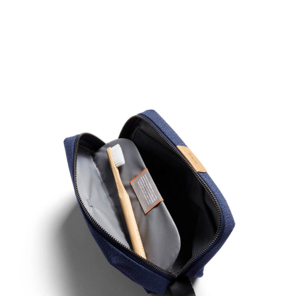 
                      
                        Bellroy Washbag Dopp Kit blue ink
                      
                    