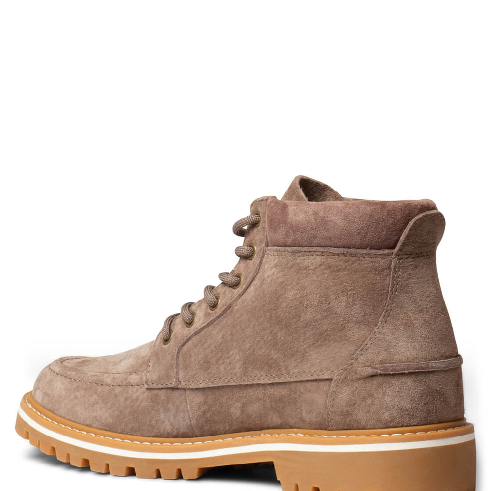 
                      
                        Clae Shoes Romare Leather brown portabella suede
                      
                    