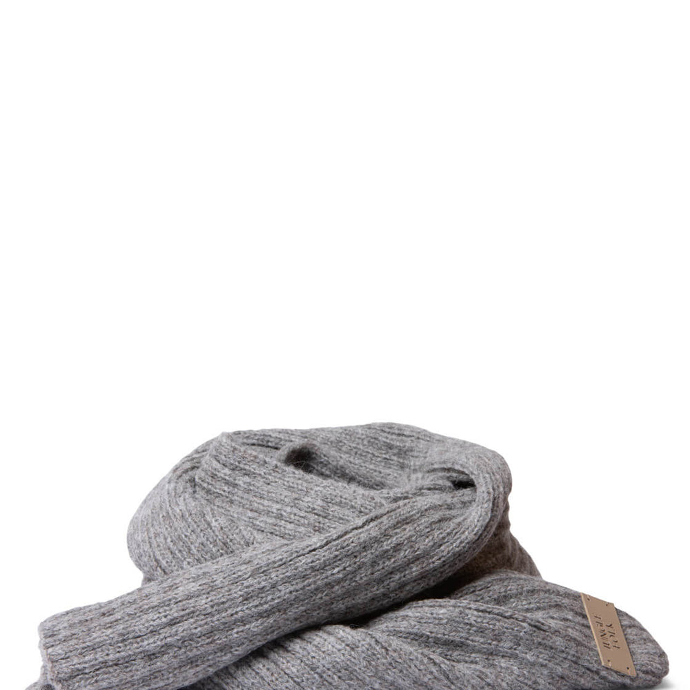 
                      
                        Jungle Folk Scarf Lobo grey undyed
                      
                    