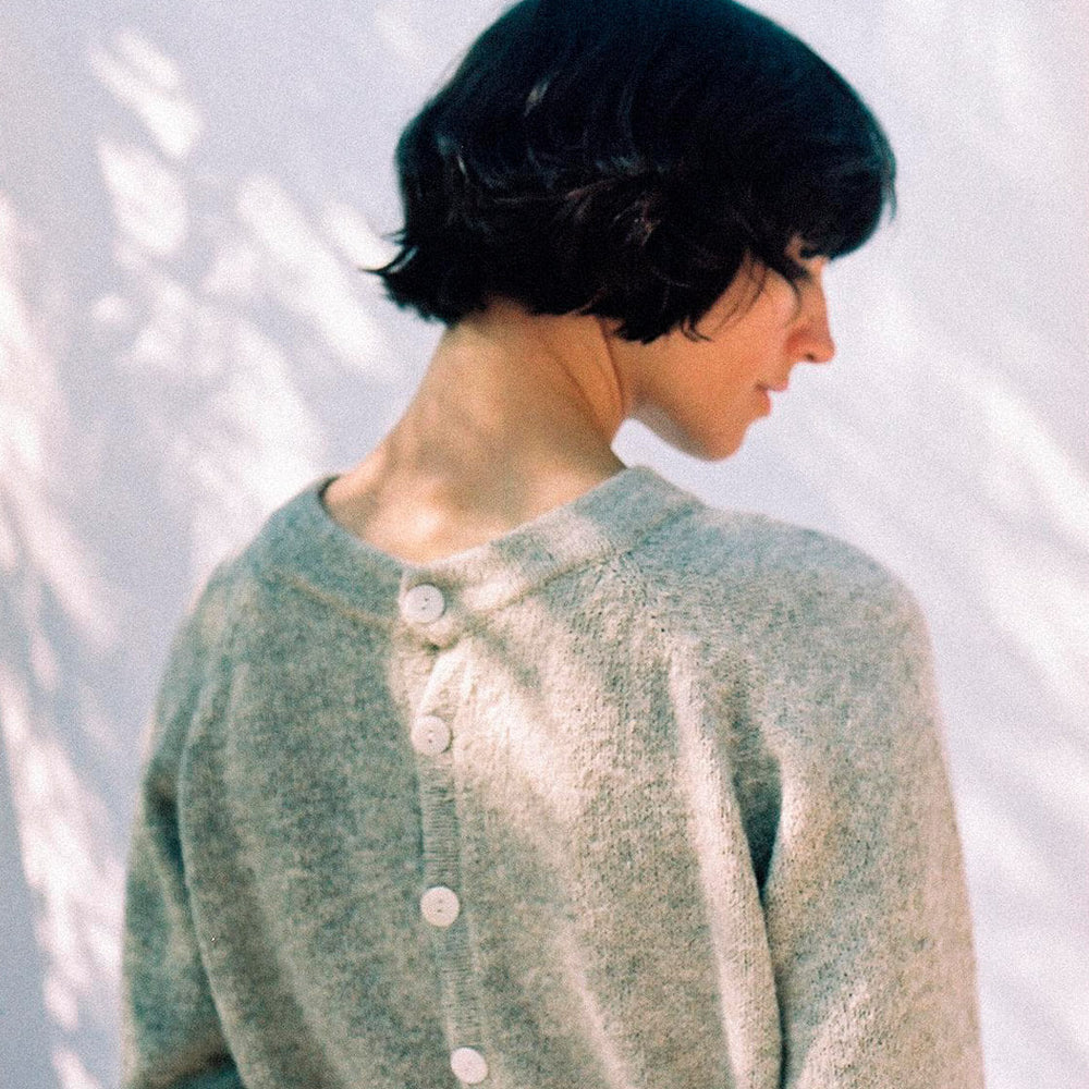 
                      
                        Jungle Folk W Cardigan Dolores grey light undyed
                      
                    