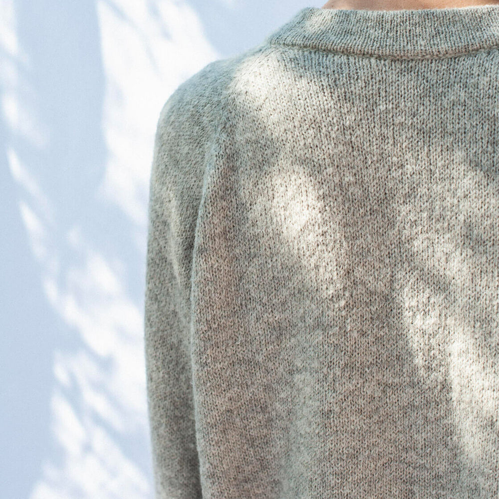 
                      
                        Jungle Folk W Cardigan Dolores grey light undyed
                      
                    