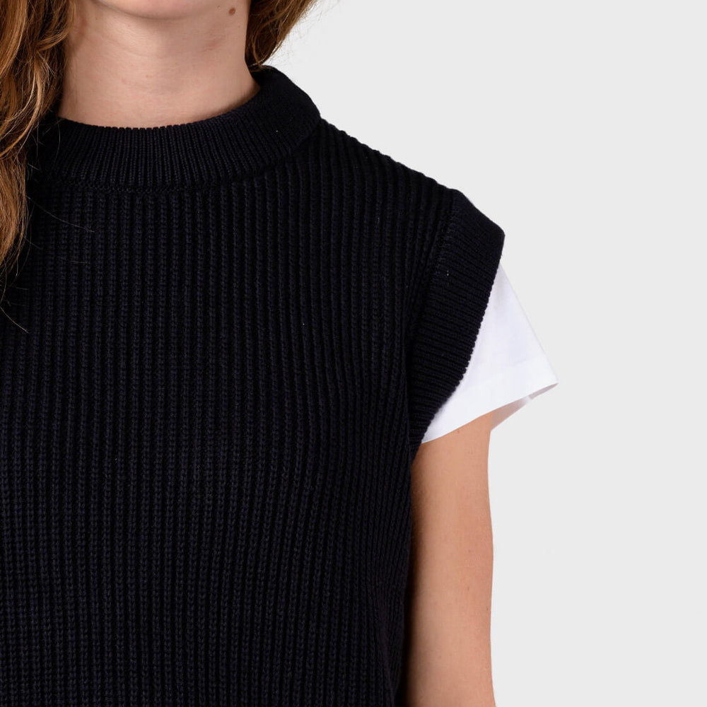 
                      
                        Klitmoller W Vest Aurora black
                      
                    