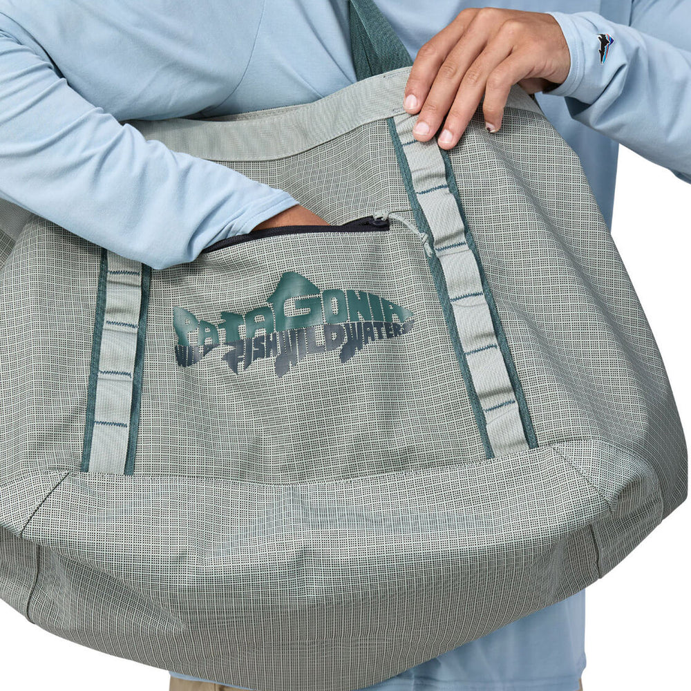 
                      
                        Patagonia Bag Black Hole Gear Tote grey sleet green wild waterline
                      
                    