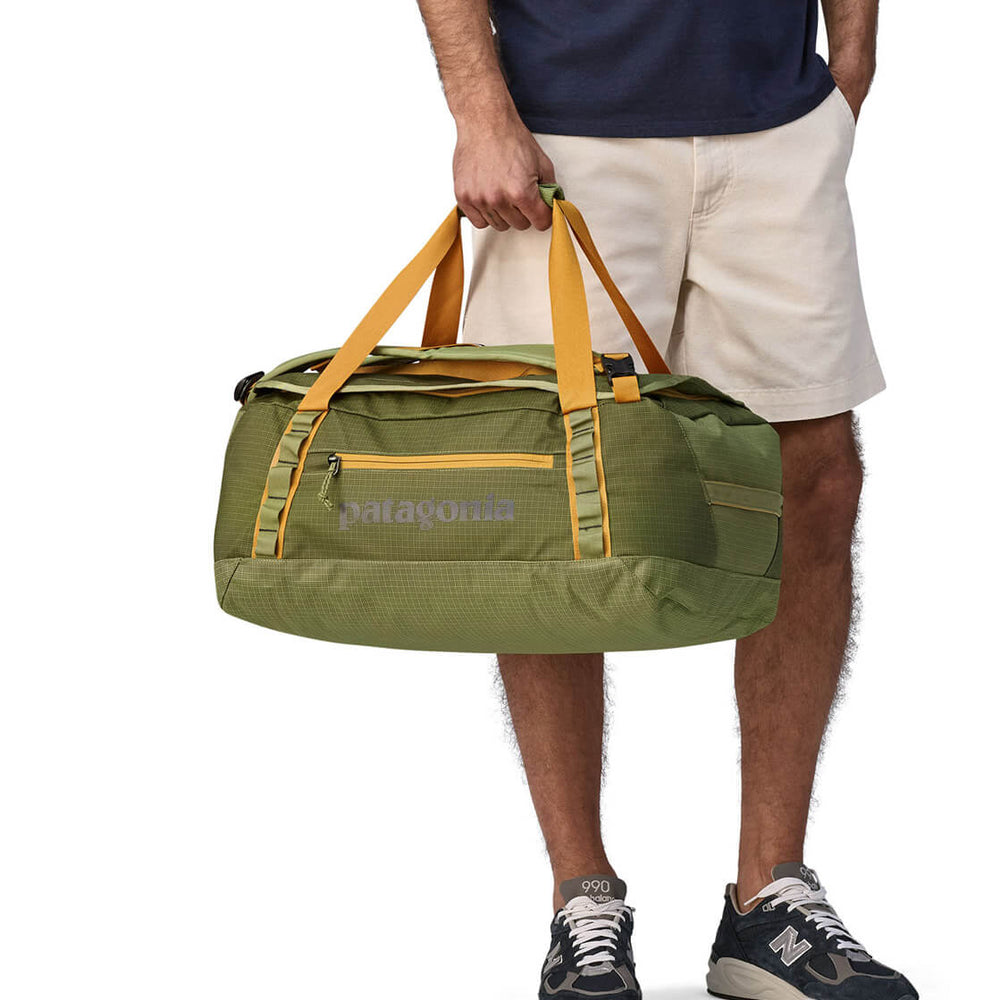 
                      
                        Patagonia Duffel Bag SM Black Hole green buckhorn
                      
                    