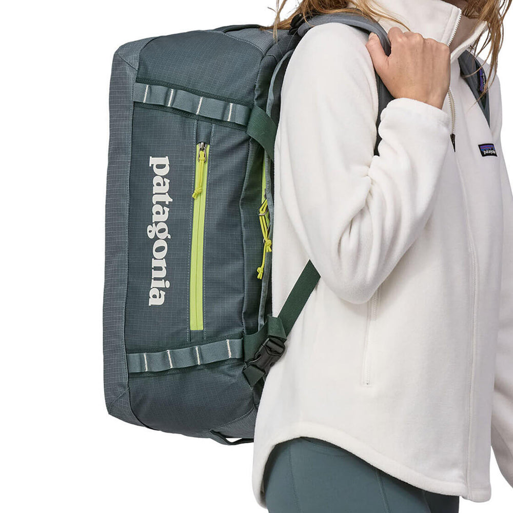 
                      
                        Patagonia Duffel Bag SM Black Hole green nouveau
                      
                    