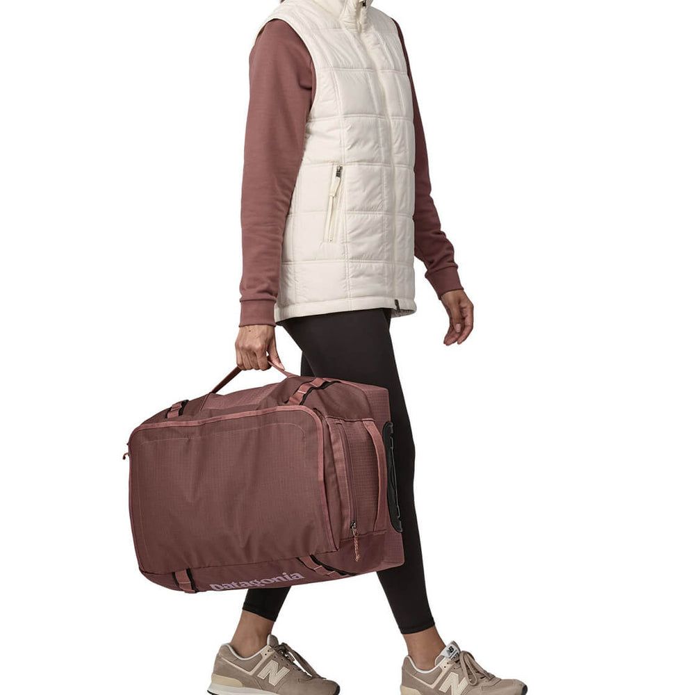 
                      
                        Patagonia Duffel Wheeled SM Black Hole purple dulse mauve
                      
                    
