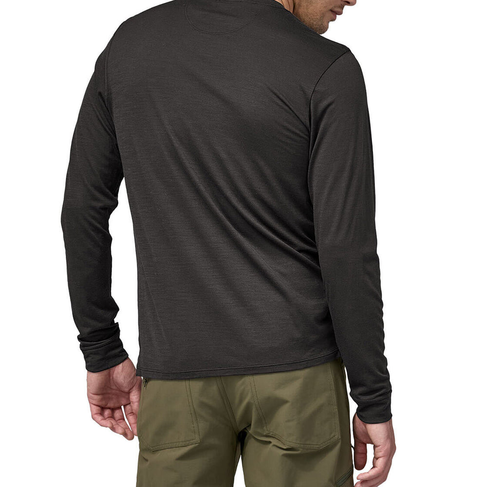 
                      
                        Patagonia Longsleeve Cap Cool Merino black
                      
                    