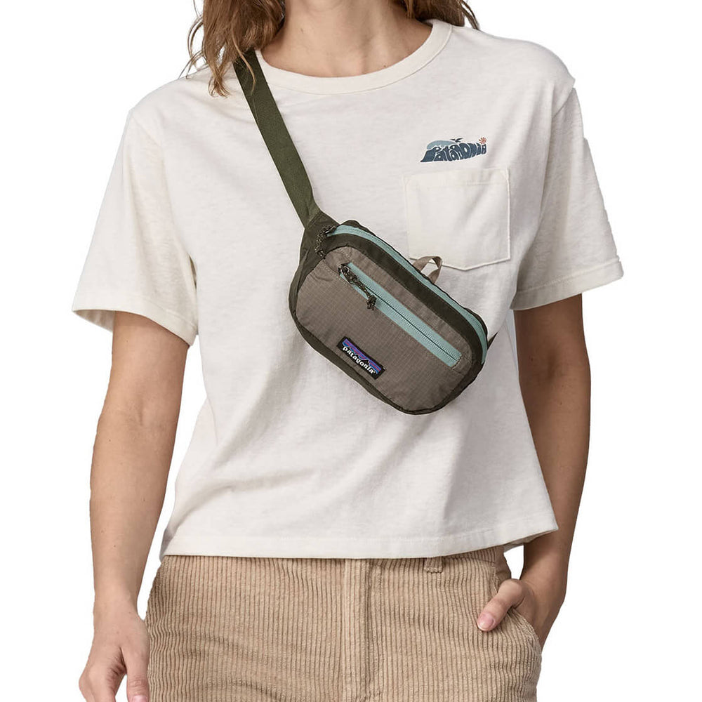 Patagonia Mini Hip Pack Ultralight Black Hole green pine needle