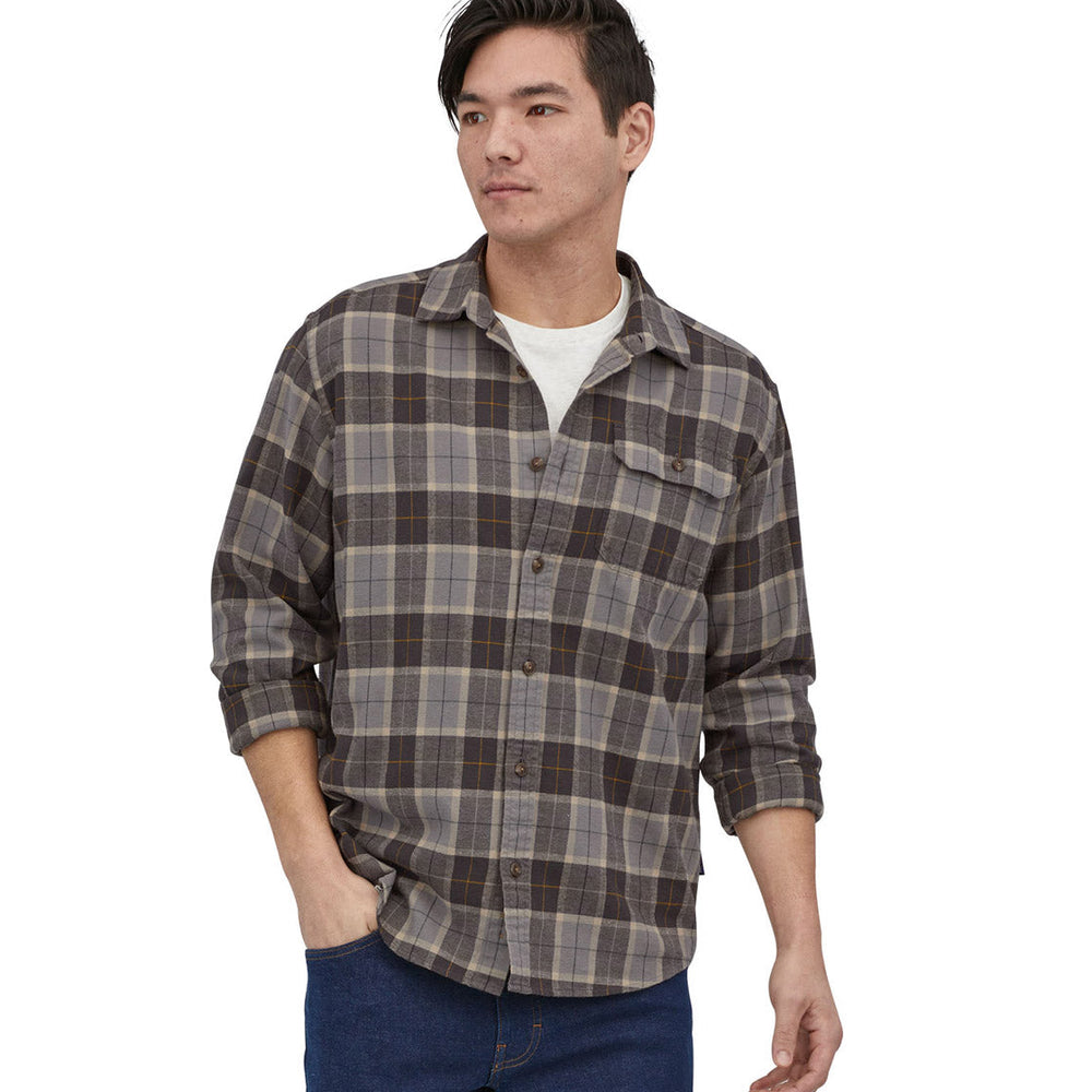 
                      
                        Patagonia Shirt Fjord Flannel beige beach plaid/forge grey
                      
                    