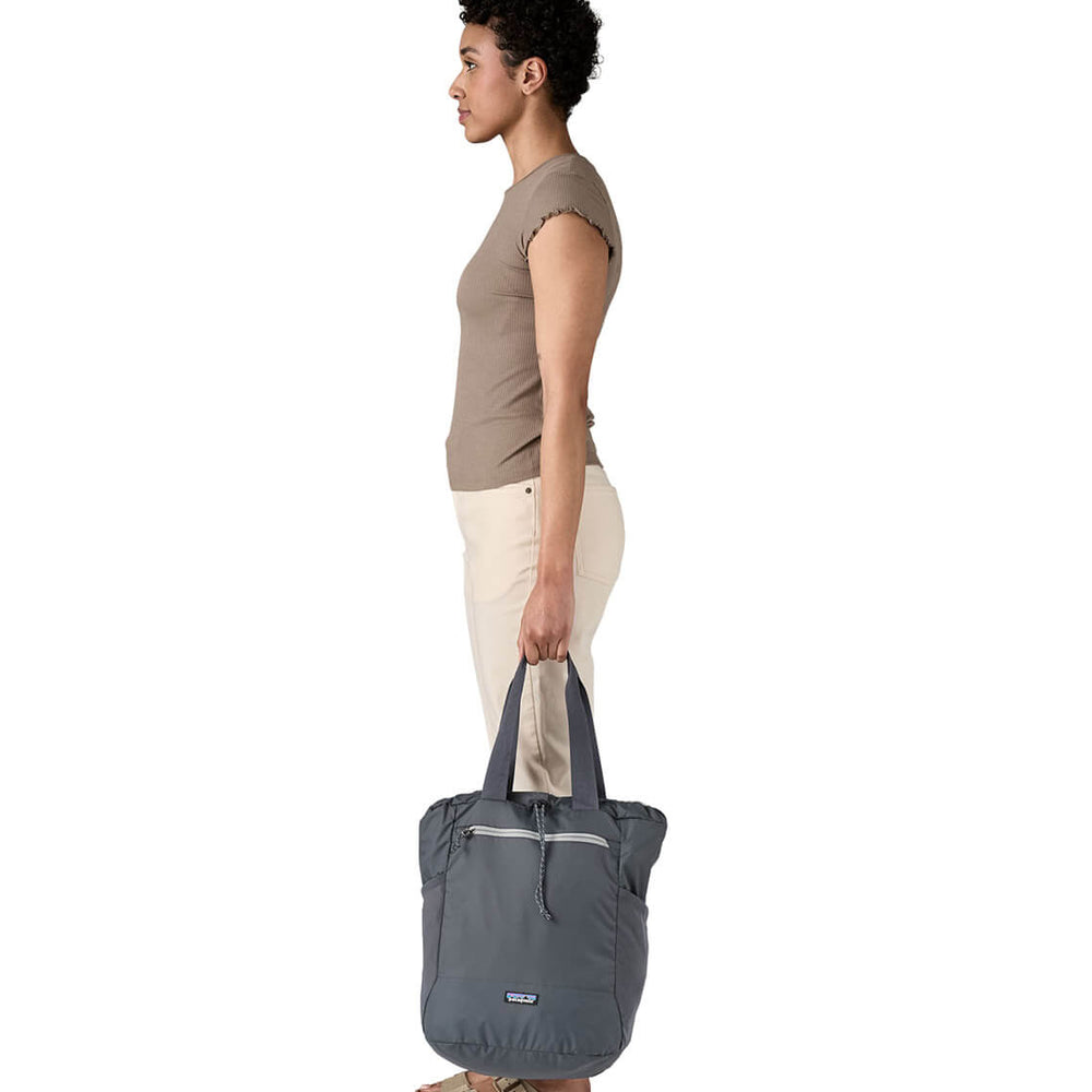 
                      
                        Patagonia Tote Pack Terravia blue smolder
                      
                    