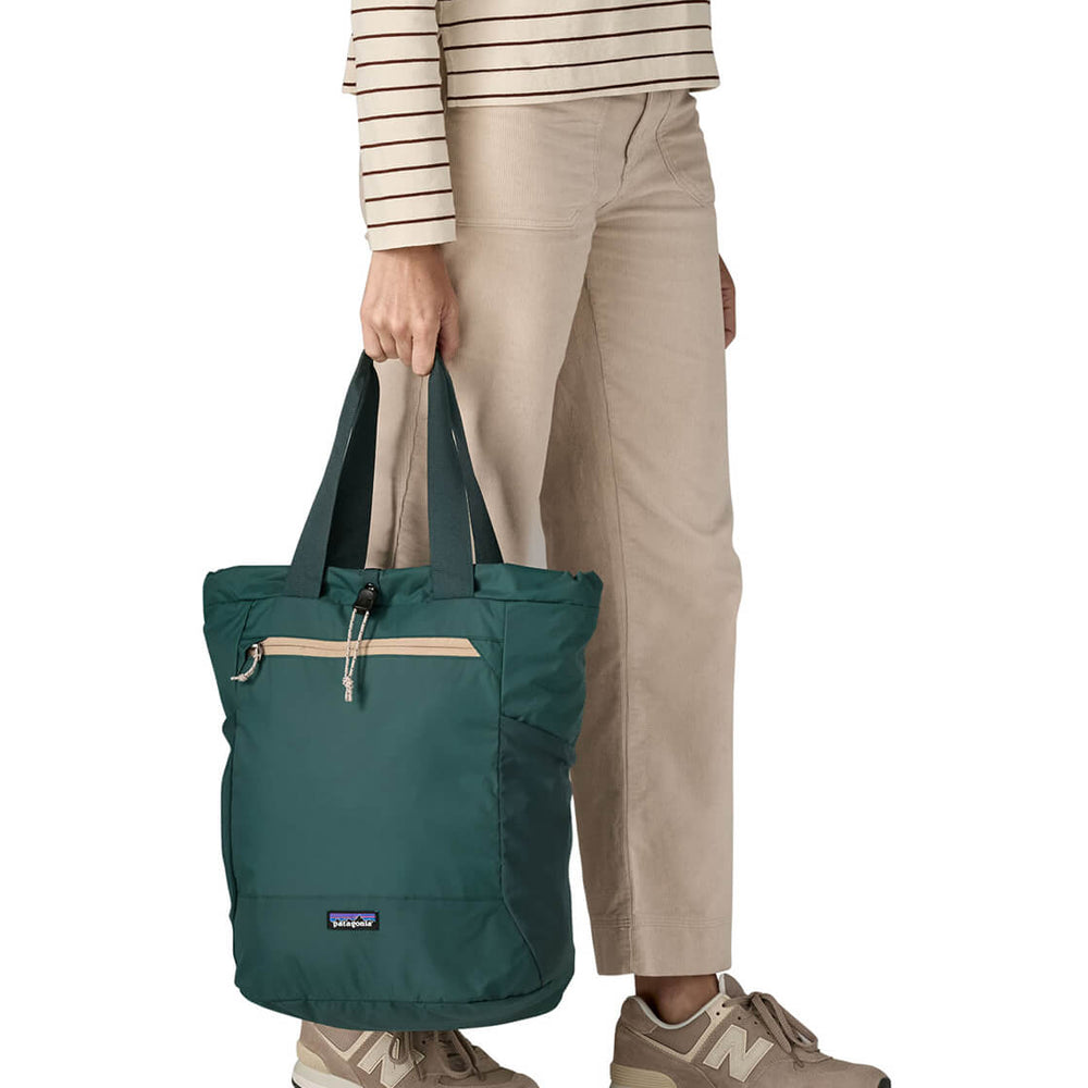 
                      
                        Patagonia Tote Pack Terravia green cascade
                      
                    